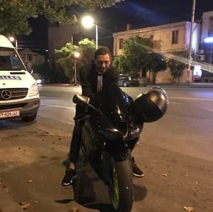 Meet your Posher, Avto